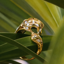 Carregar imagem no visualizador da galeria, Anel Pantera em Ouro Amarelo e Diamantes
