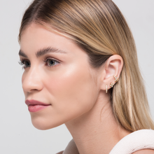 Carregar imagem no visualizador da galeria, Earcuff Crisp em Ouro Amarelo
